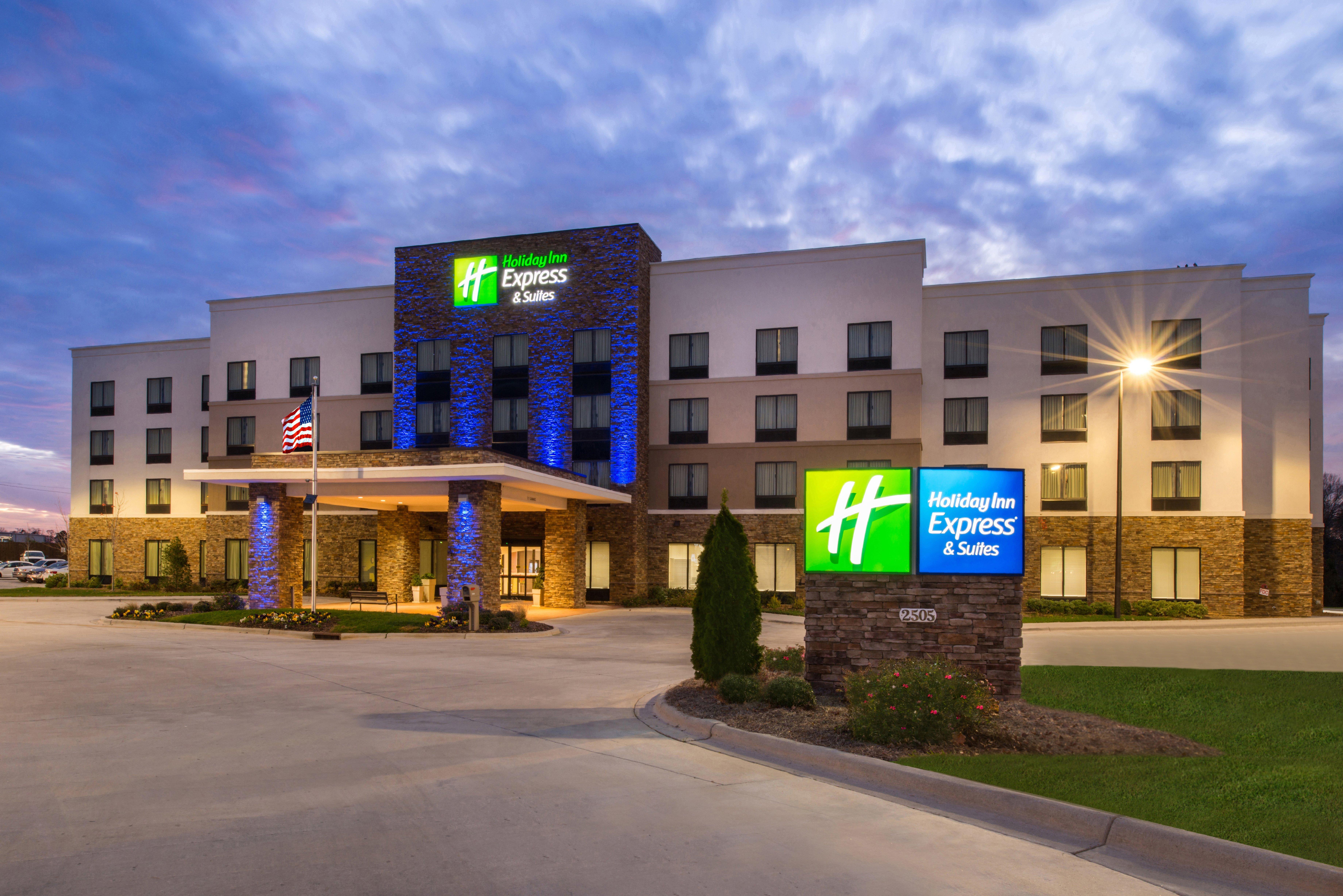 Holiday Inn Express & Suites Monroe By Ihg Exterior foto